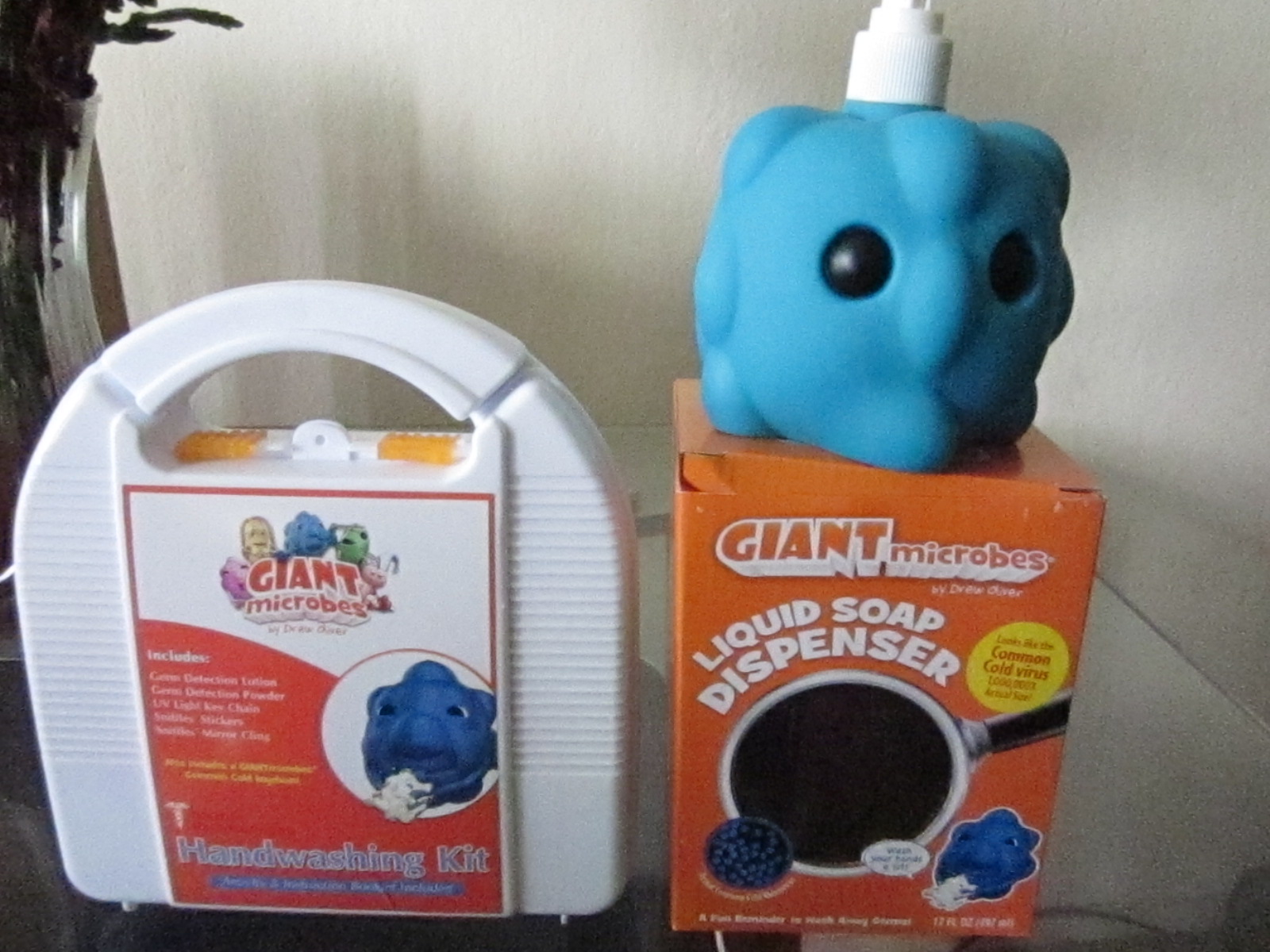 giantmicrobes