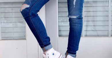 How to Wear Sneakers With Jeans: Top Tips