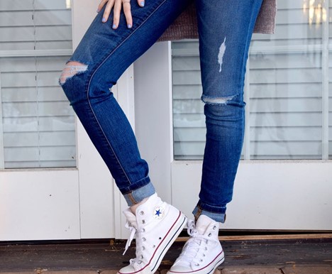 How to Wear Sneakers With Jeans: Top Tips